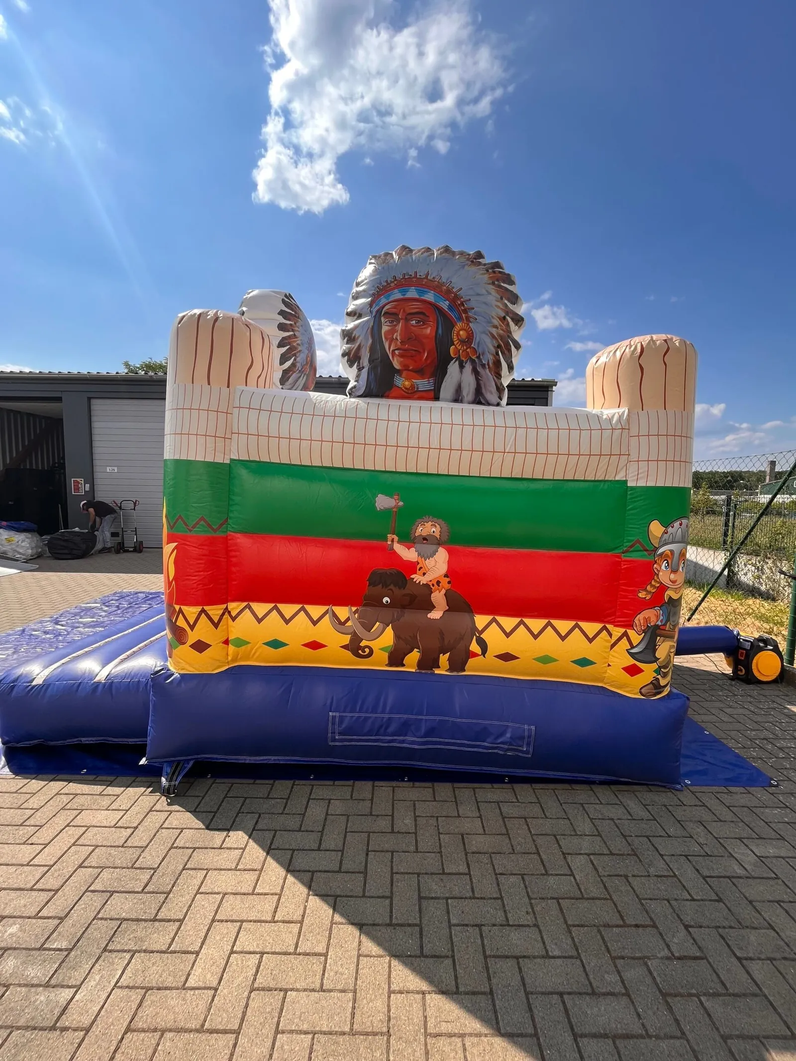 Indianer Hüpfburg Bild 4