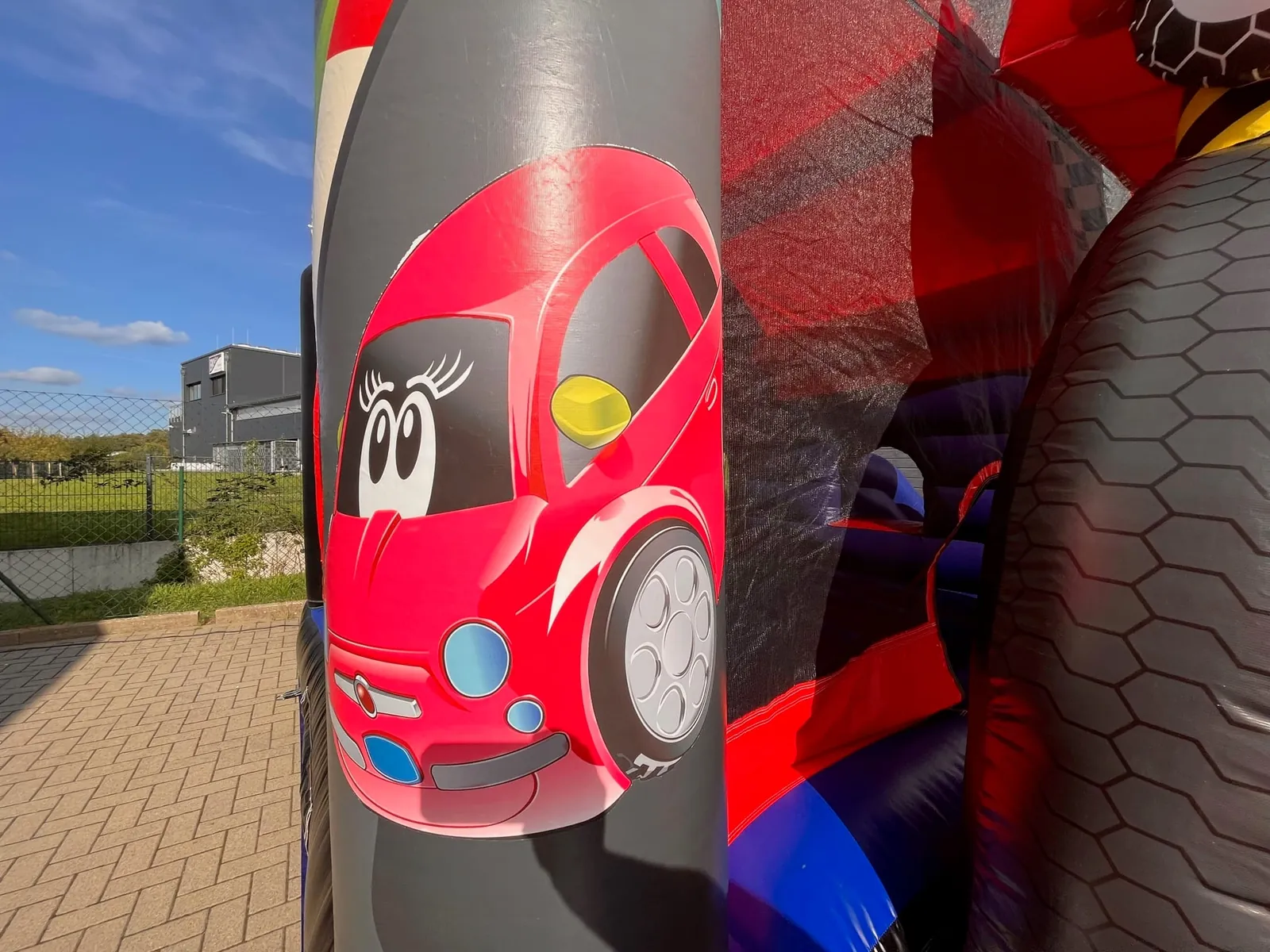 Auto - Hüpfburg Bild 8