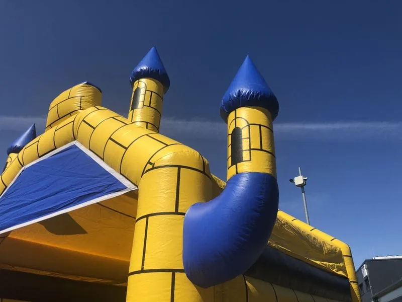 XXL Schloss Hüpfburg Bild 4