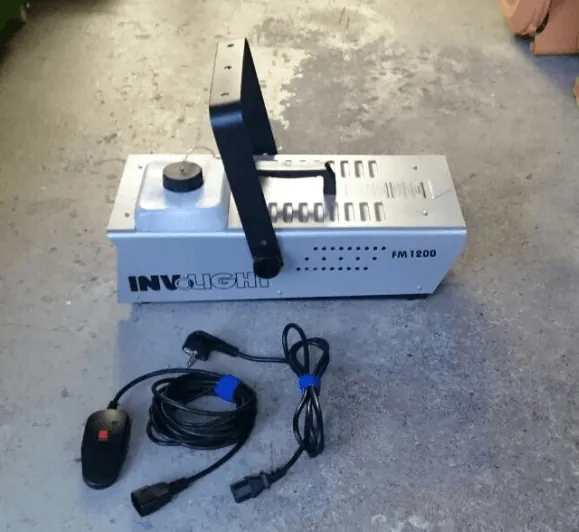 Große Nebelmaschine Involight FM 1200 Bild 2
