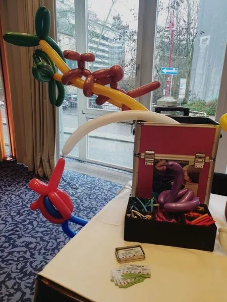 Kinderschminken, Ballonmodellage & Glitzertattoos Bild 11