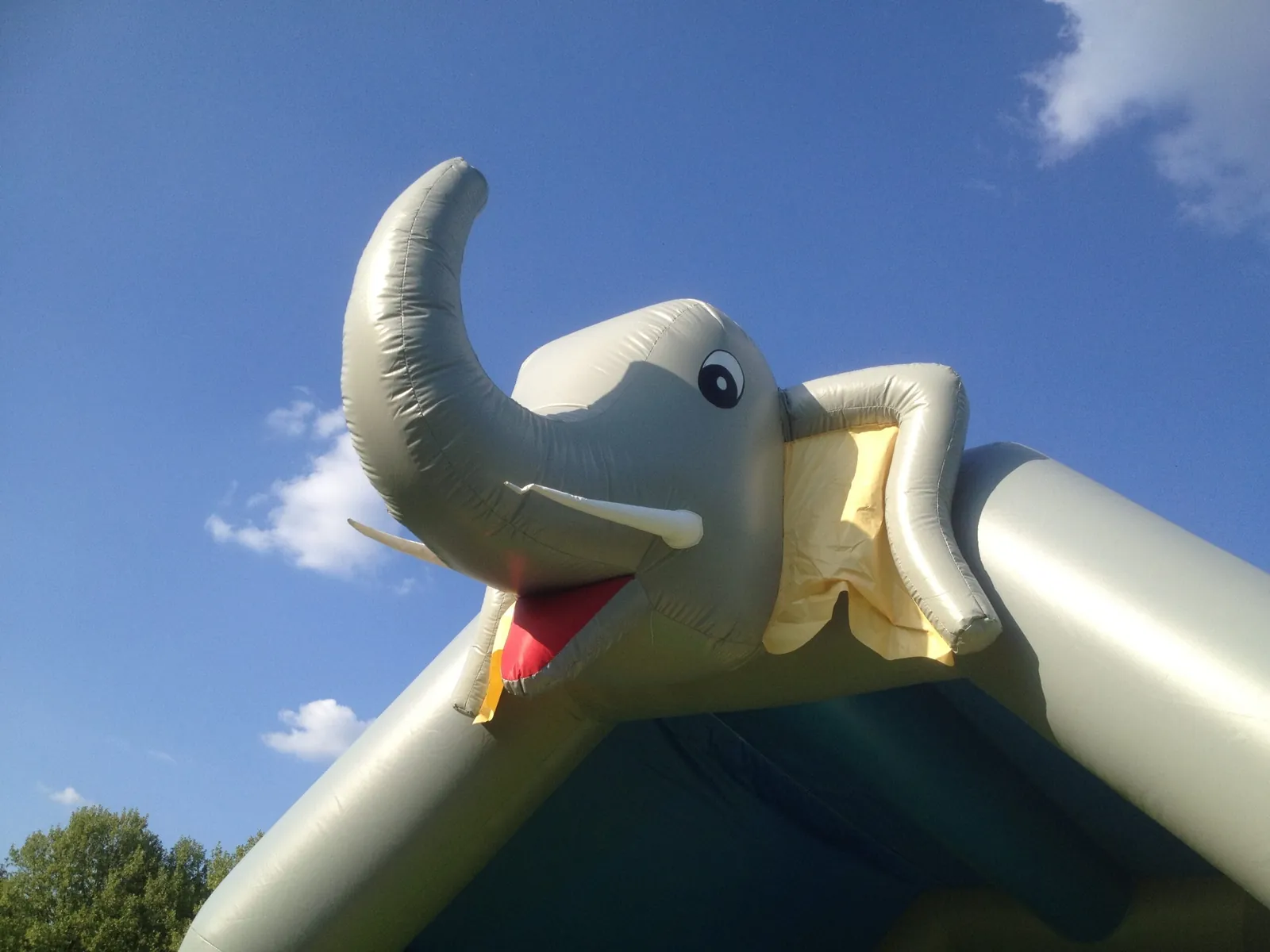 Elefanten Hüpfburg Bild 11