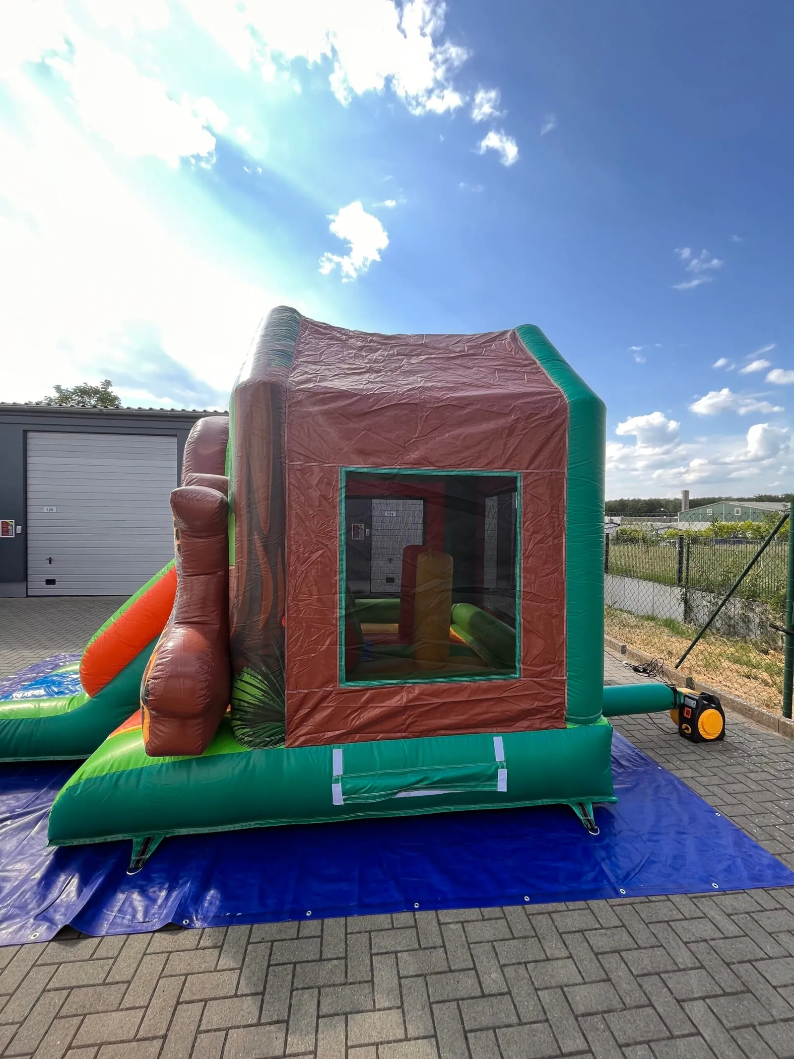 Jungle Hüpfburg Bild 3