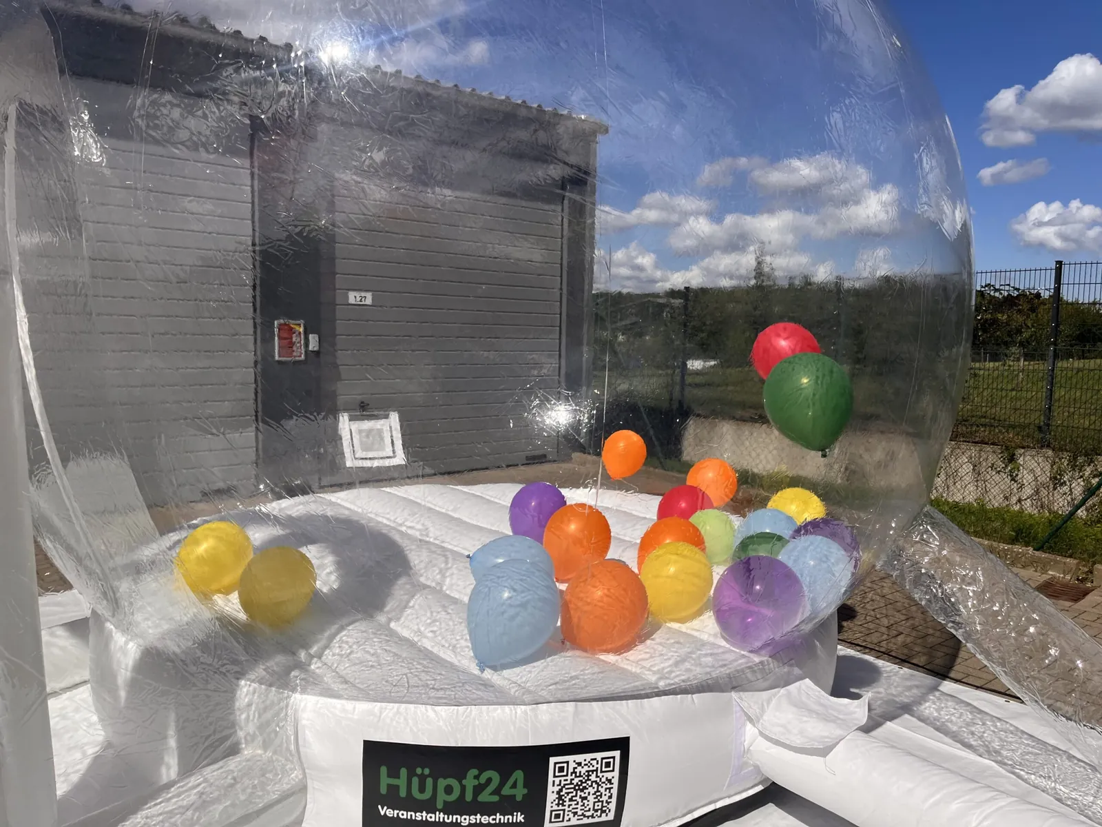 Bubblehaus Bubblehouse Hüpfburg Bild 2