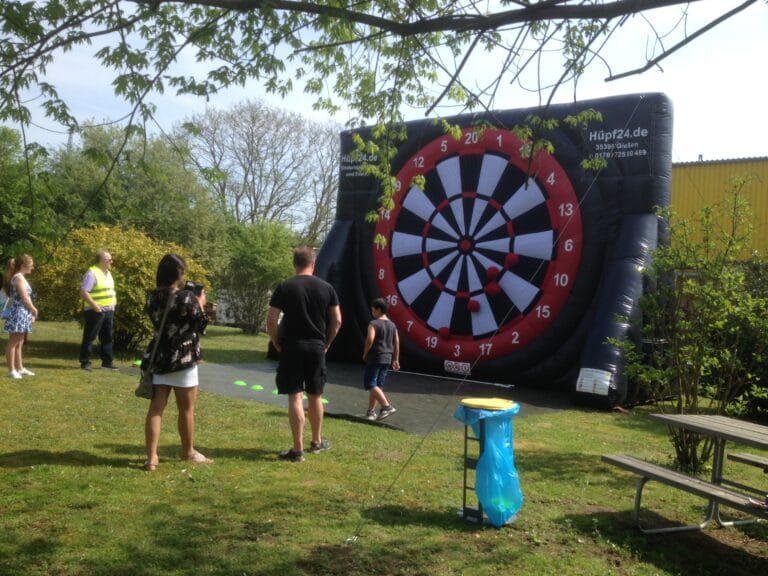 1 ,Hüpfburg Gießen,Hüpfburg Limburg,Fußballdart mieten,Fußball Dart, Fußballdart FFM,Fußballdarf Frankfurt,Messe,Event