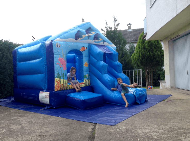 Delfinhaus Hüpfburg